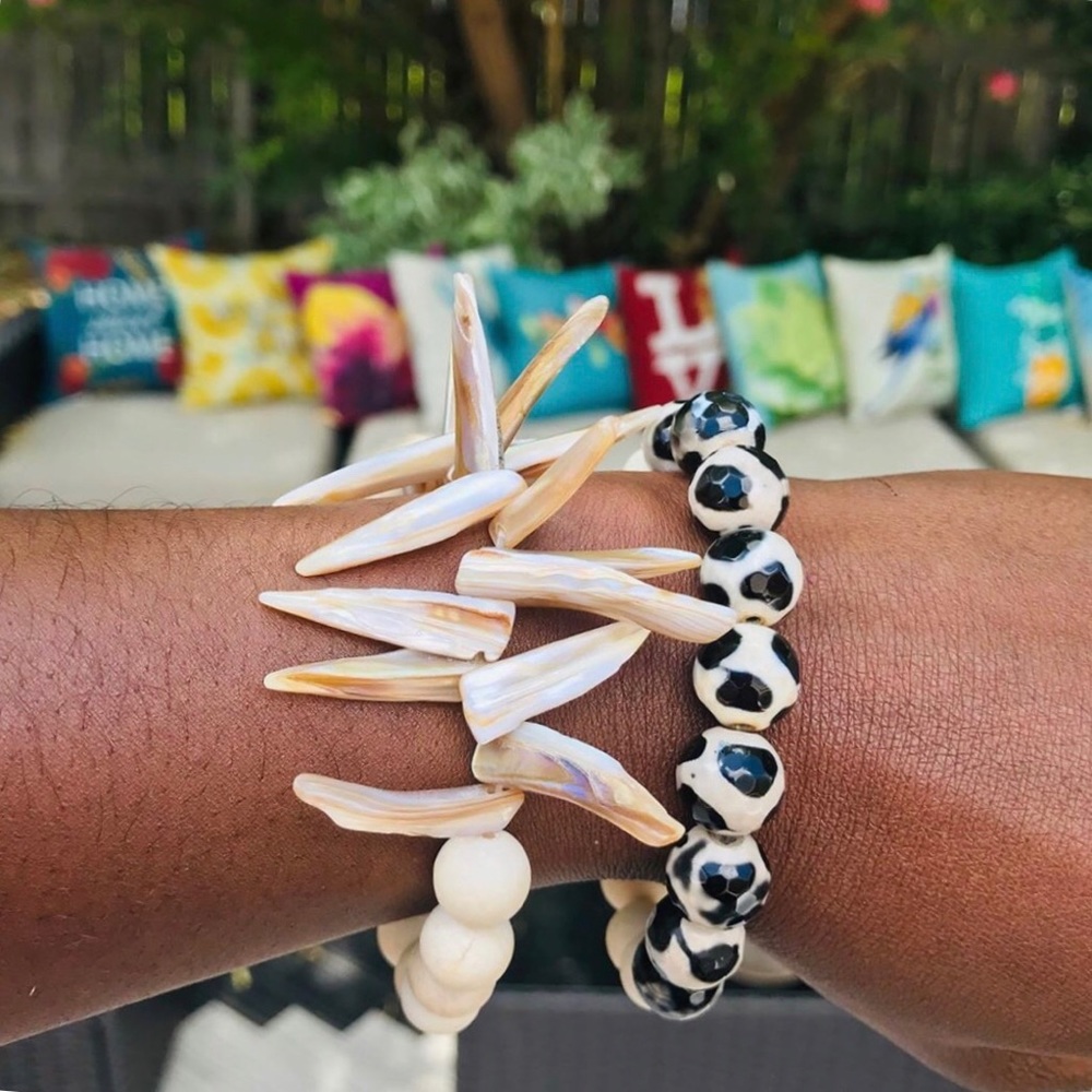 Necklace and bracelet set